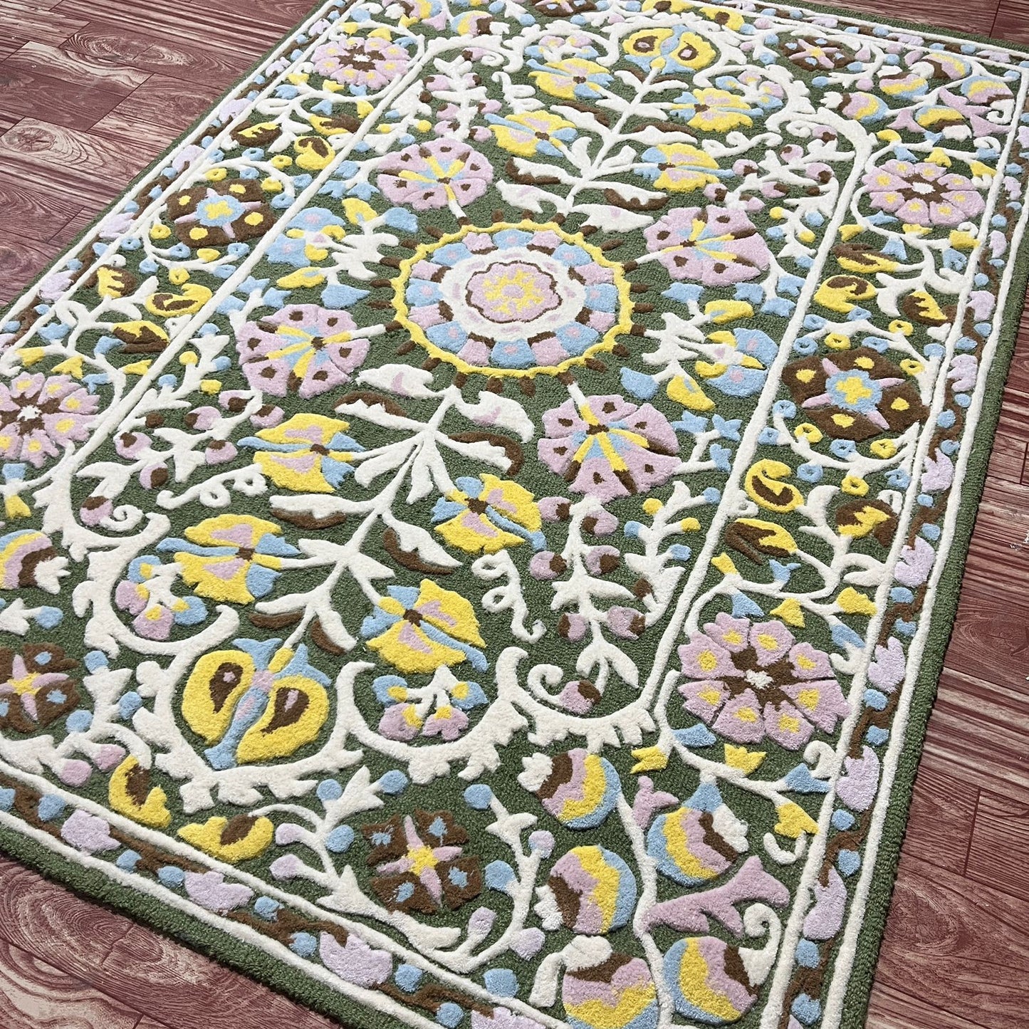 Hand-Tufted Wool Floral Rug – Pastel Medallion Design